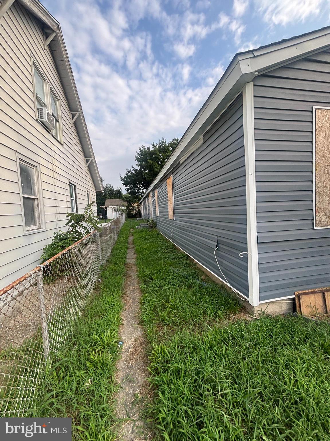 415 W DIVISION STREET