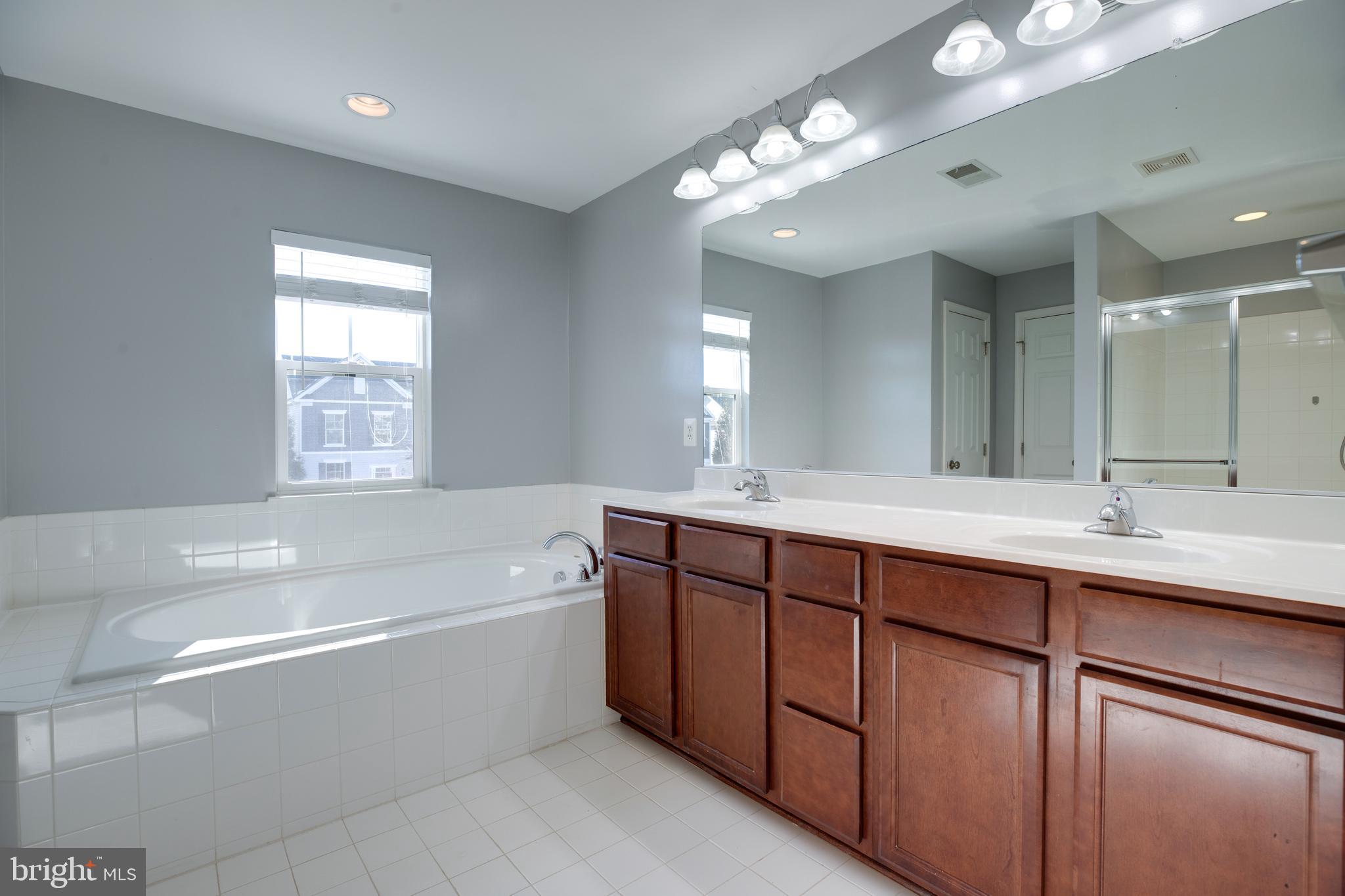 AVENDALE WOODLAND GROVE - Residential Lease