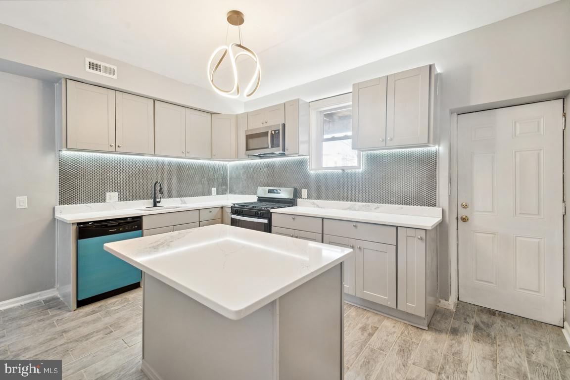 CHARLES VILLAGE - Residential