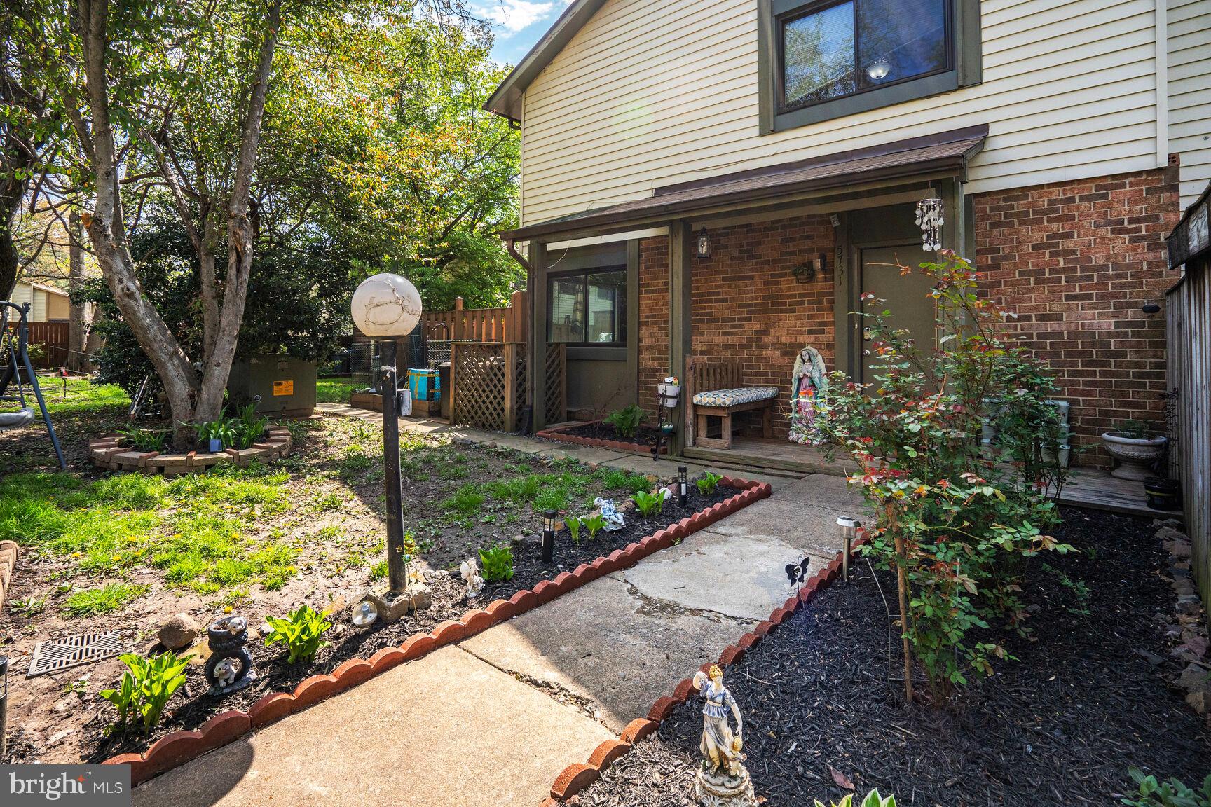 5731 NORDEEN OAK COURT