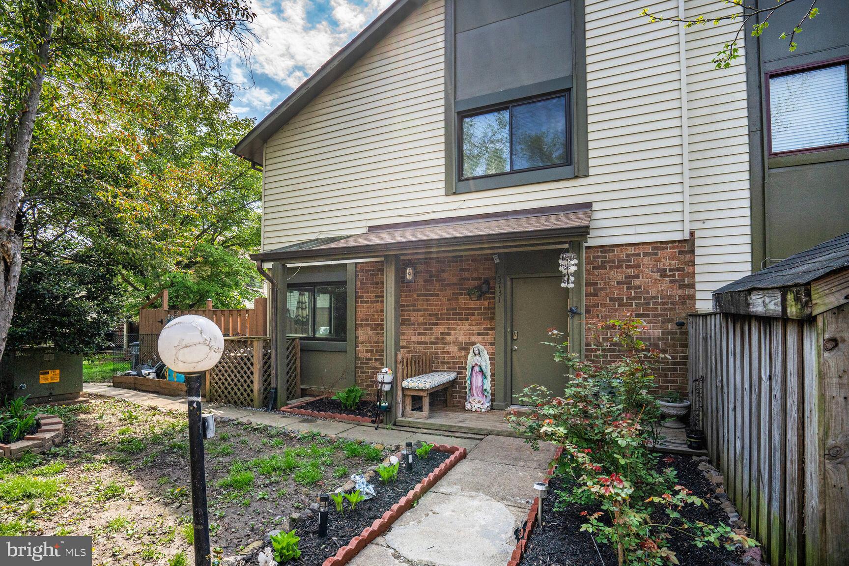 5731 NORDEEN OAK COURT