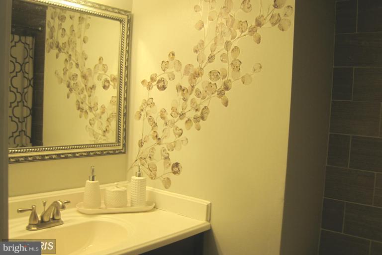 LAKE RIDGE - Residential Lease