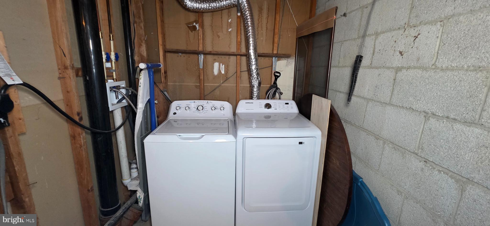 VILLAGE OF OWEN BROWN - Residential Lease