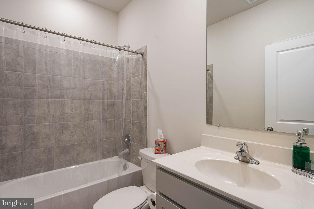 SCHOONER LANDING - Residential