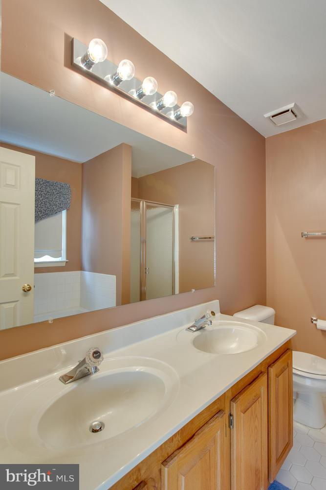 TOWNES OF HILLWOOD - Residential