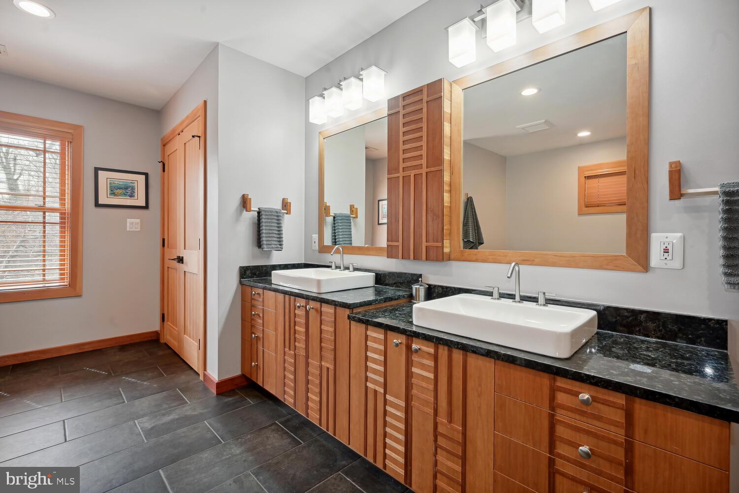 GREENWICH FOREST - Residential