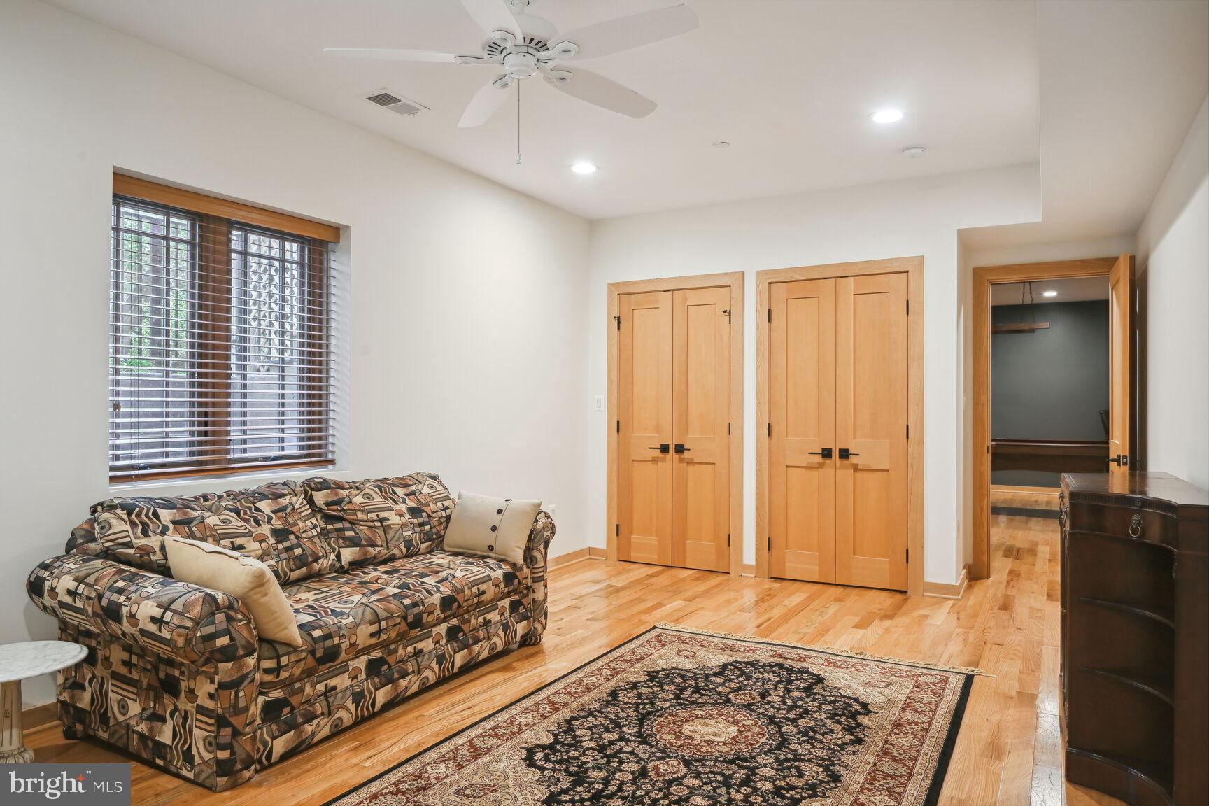 GREENWICH FOREST - Residential