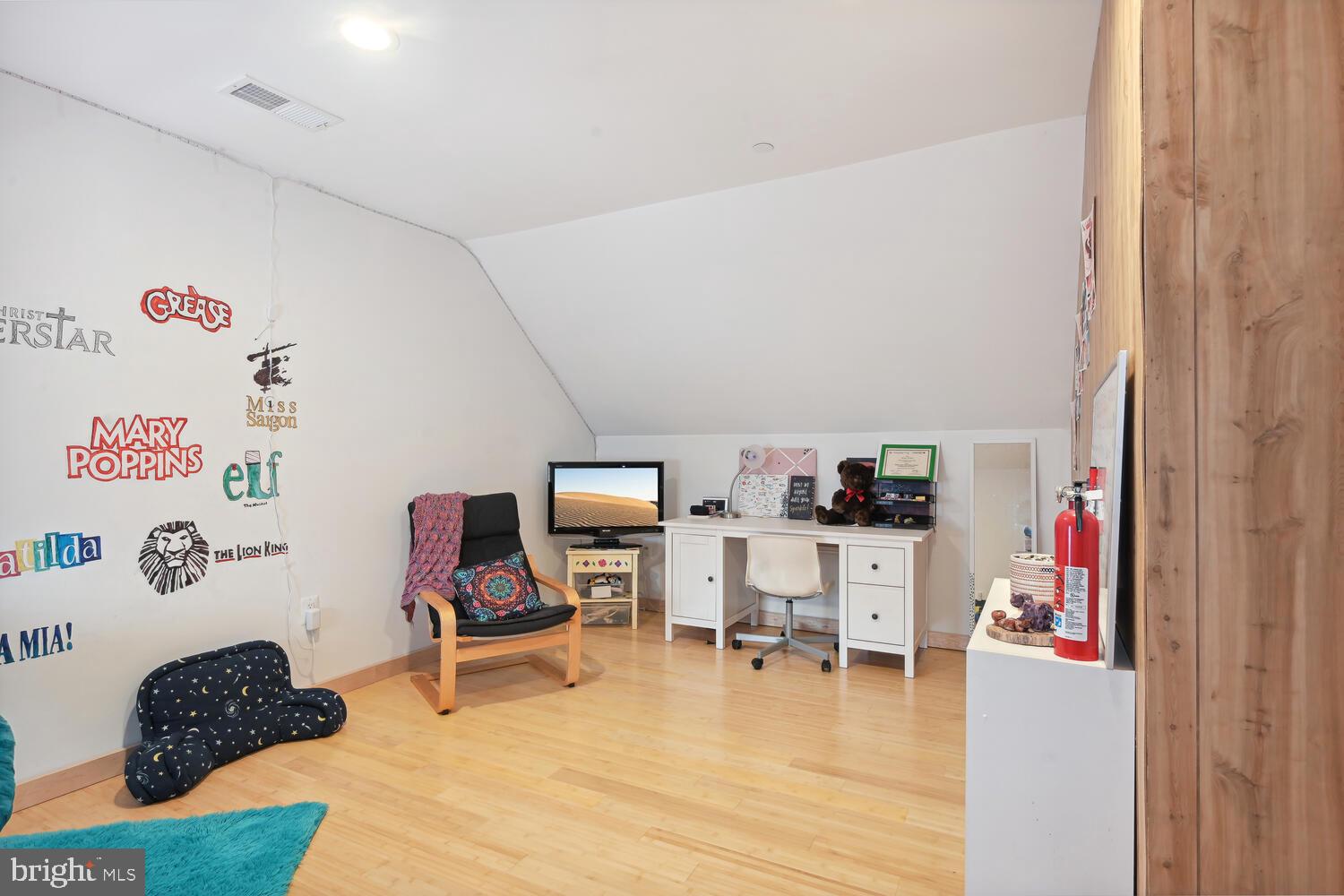 GREENWICH FOREST - Residential