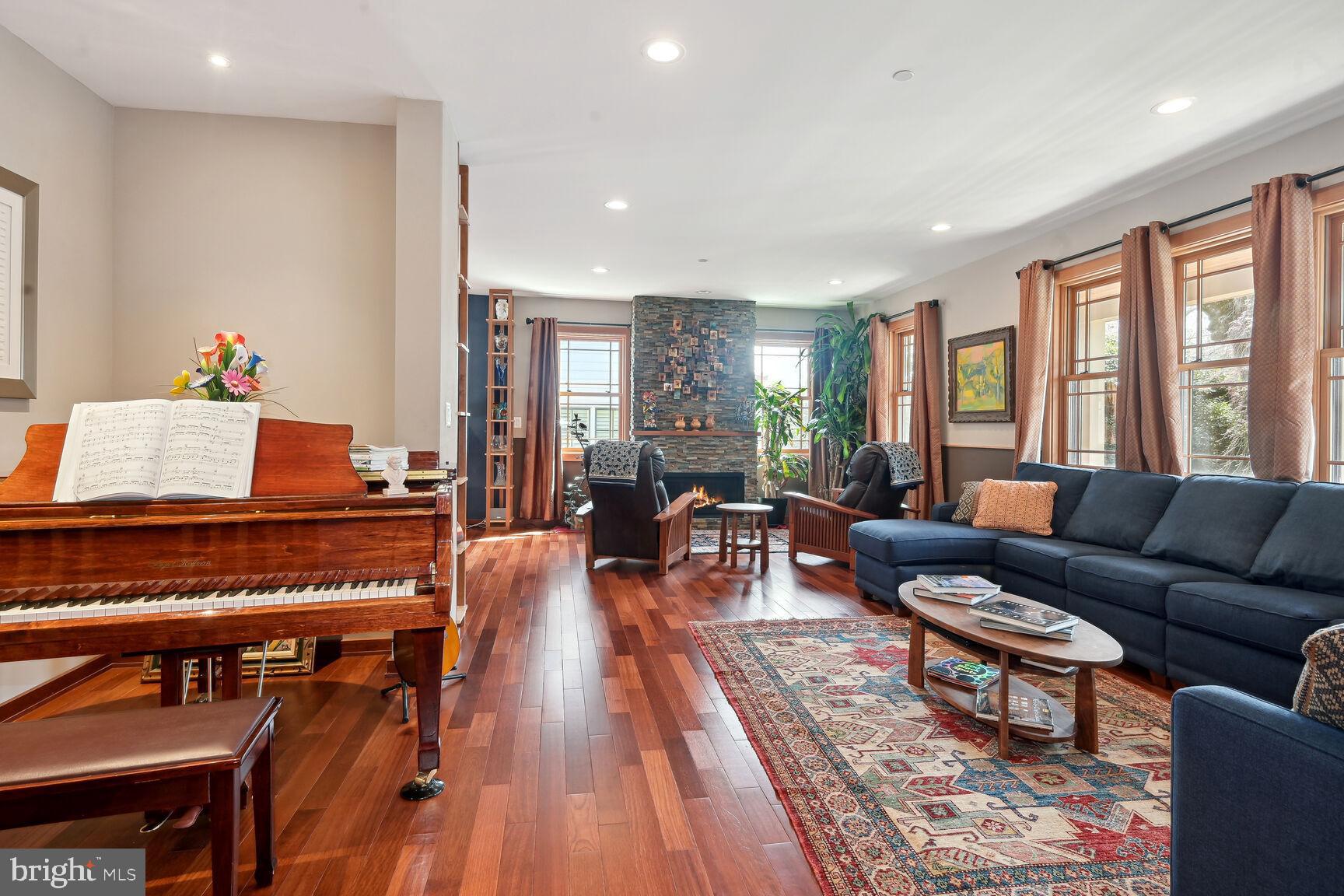 GREENWICH FOREST - Residential