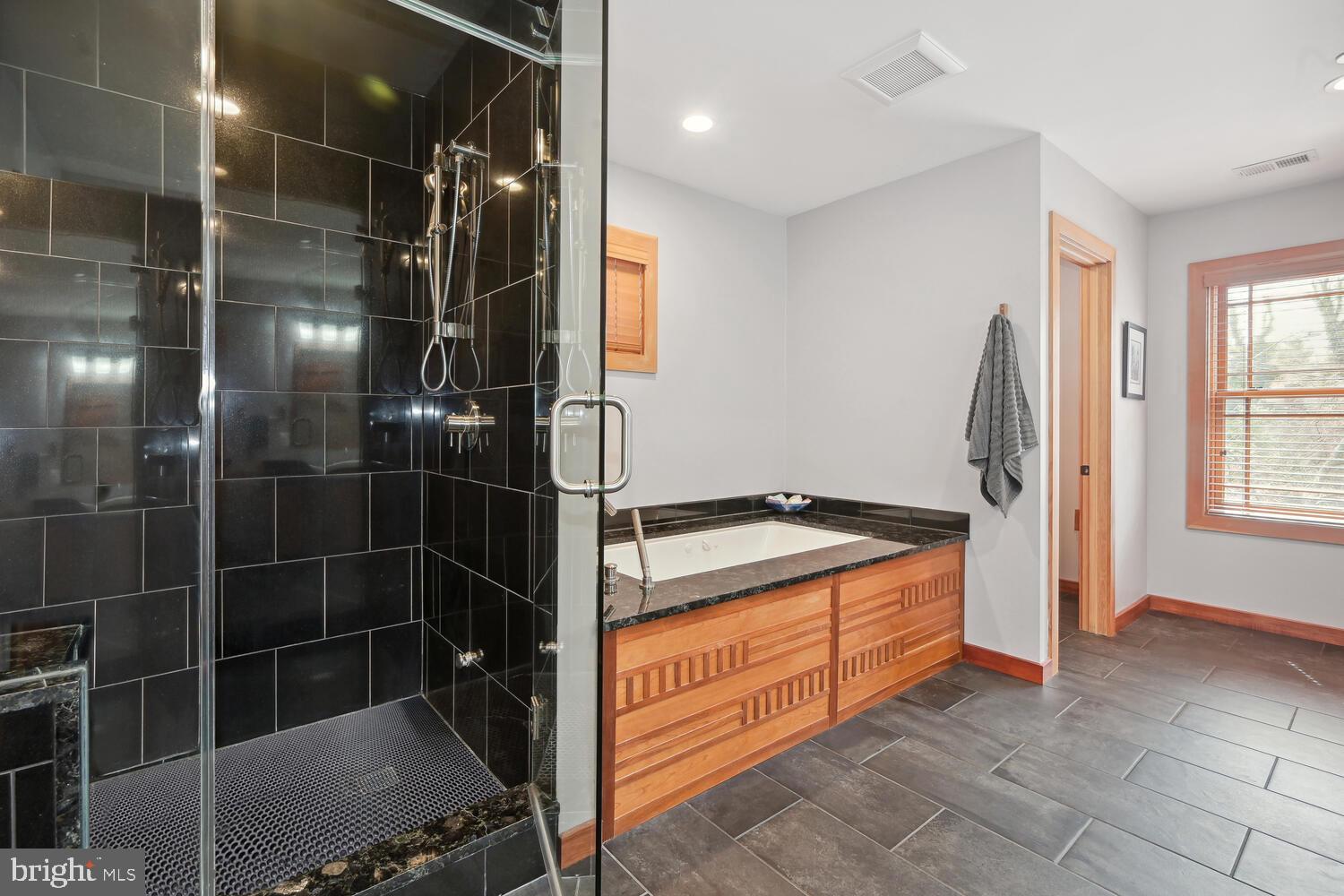 GREENWICH FOREST - Residential