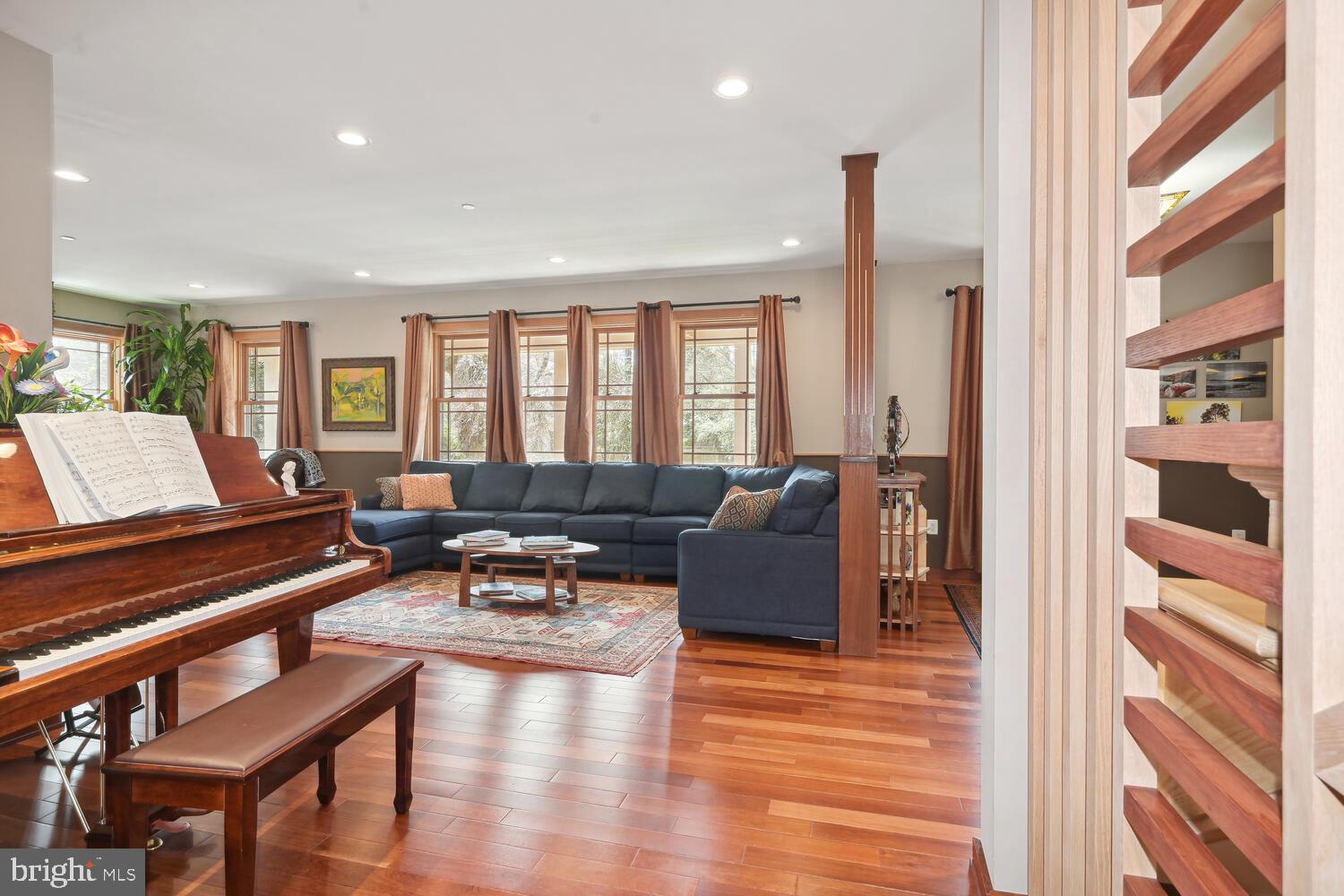 GREENWICH FOREST - Residential