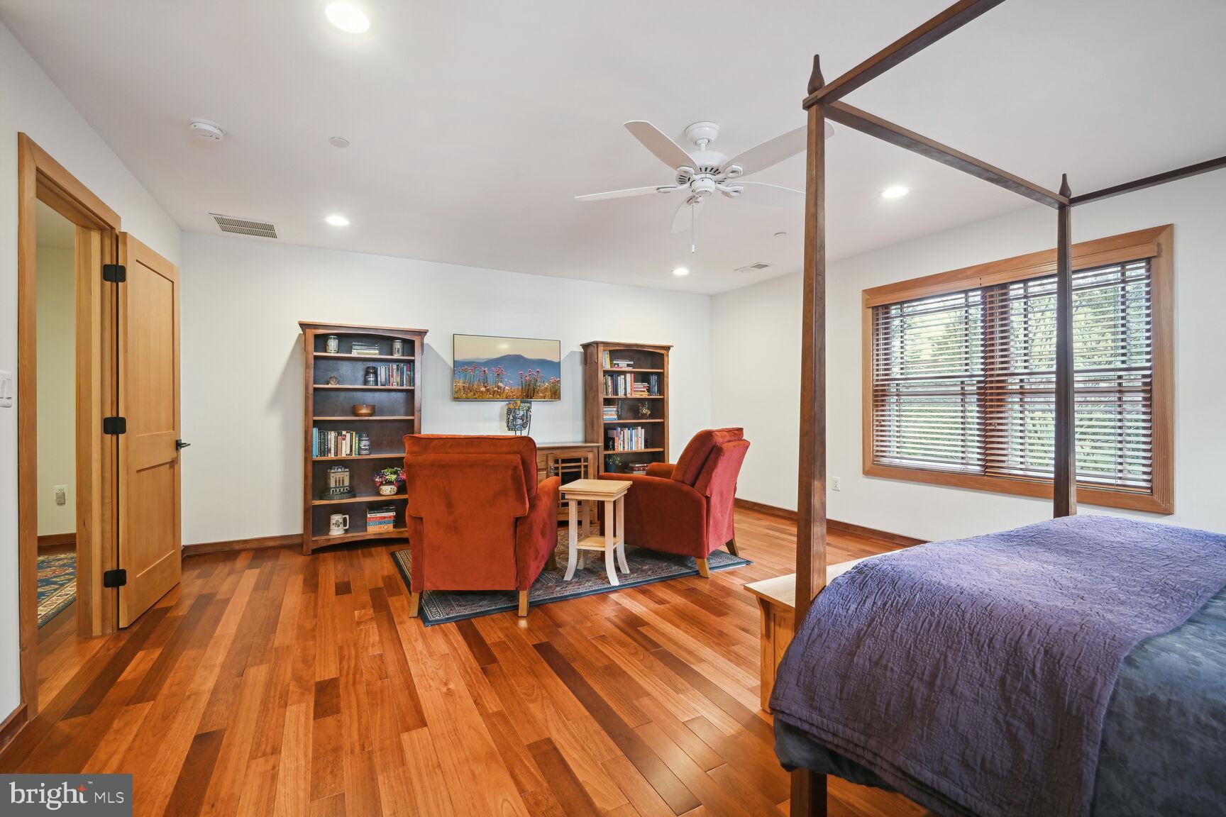 GREENWICH FOREST - Residential