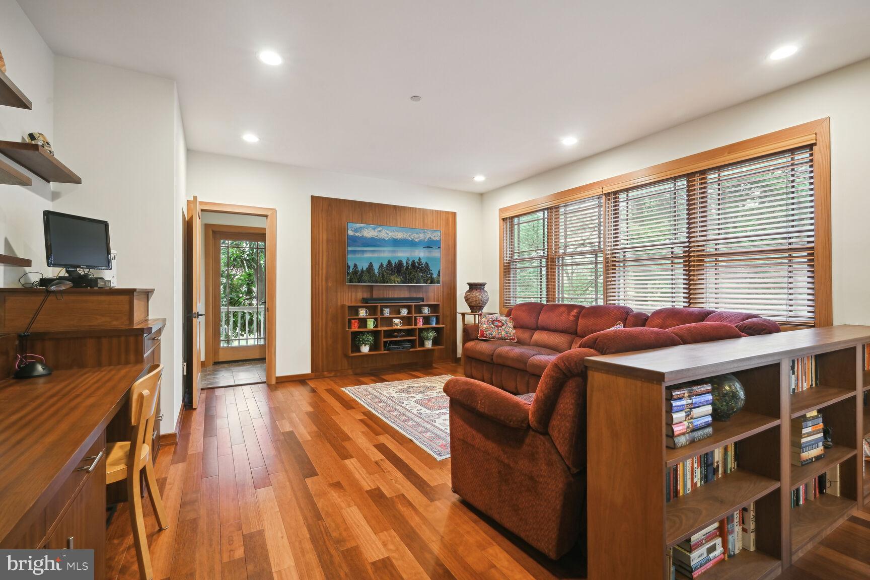 GREENWICH FOREST - Residential