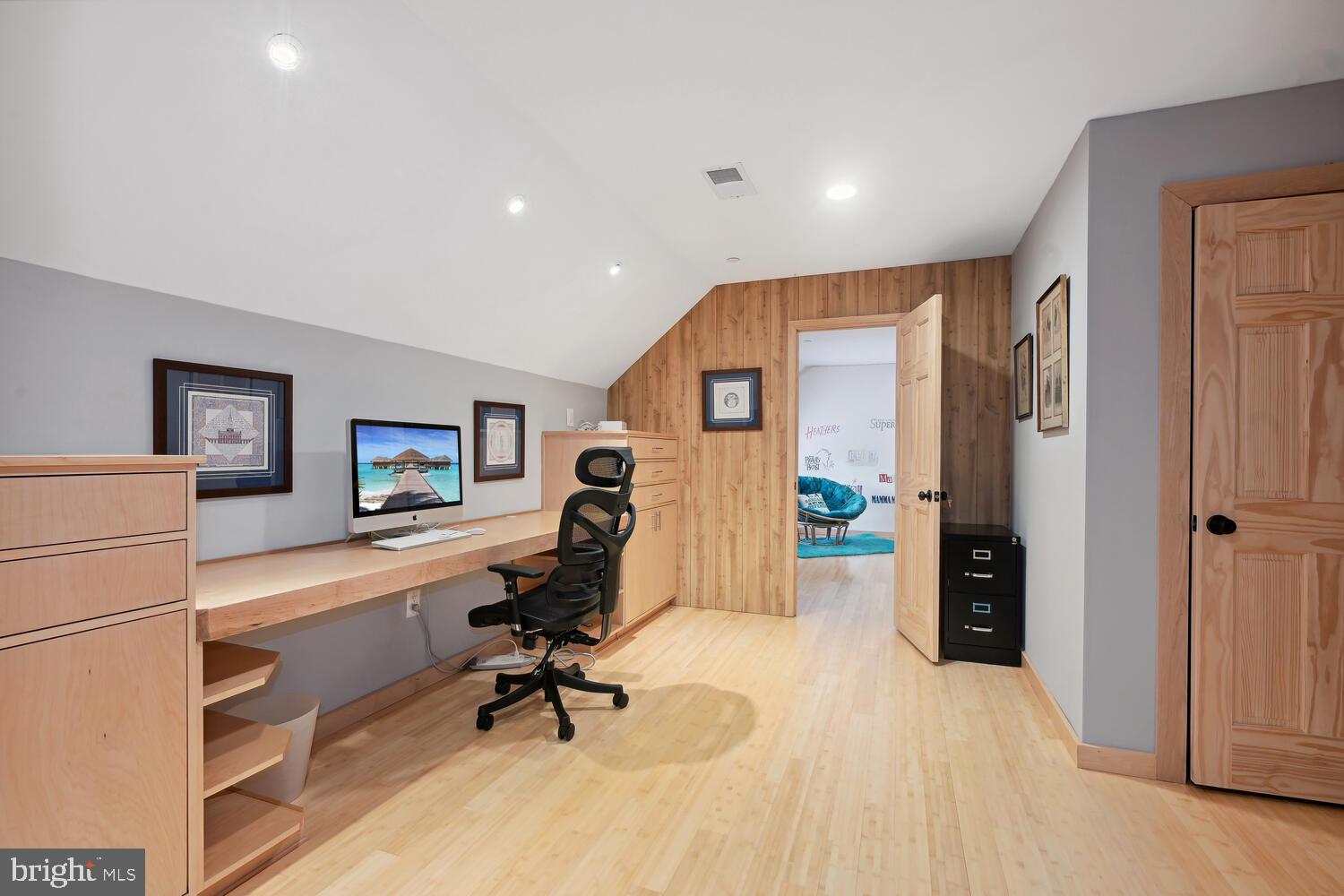 GREENWICH FOREST - Residential