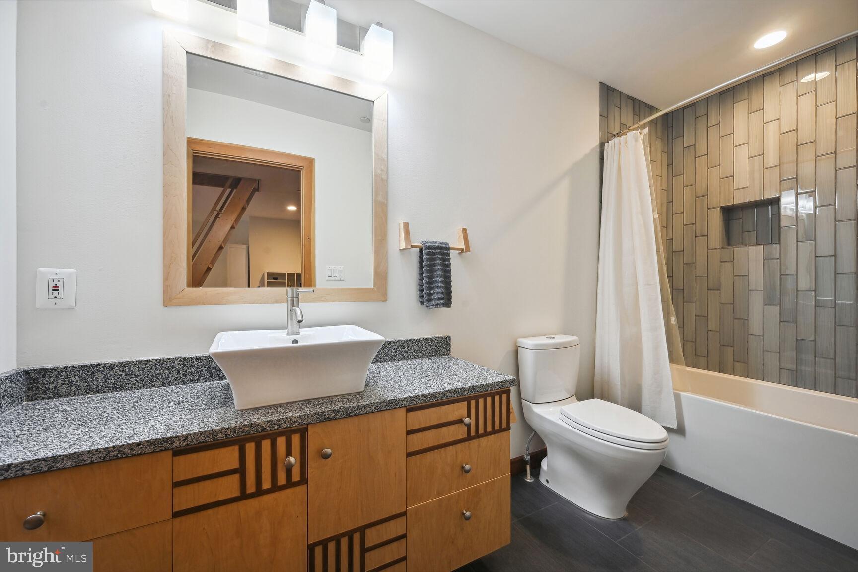 GREENWICH FOREST - Residential