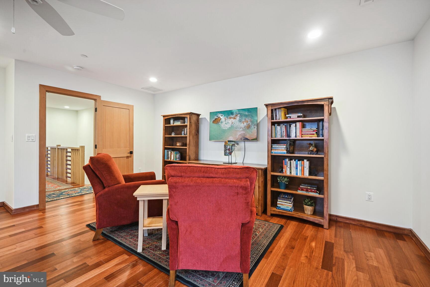 GREENWICH FOREST - Residential