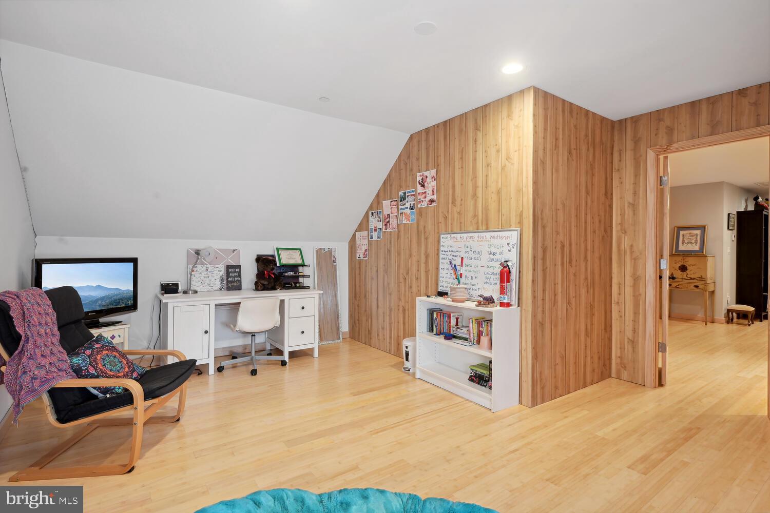 GREENWICH FOREST - Residential