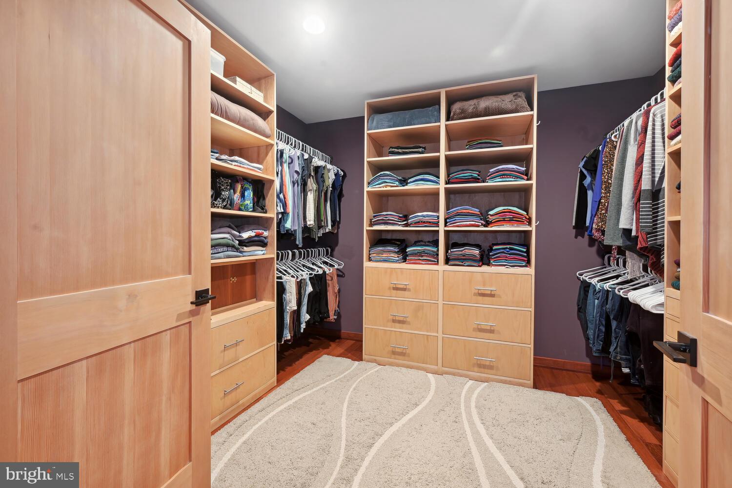 GREENWICH FOREST - Residential