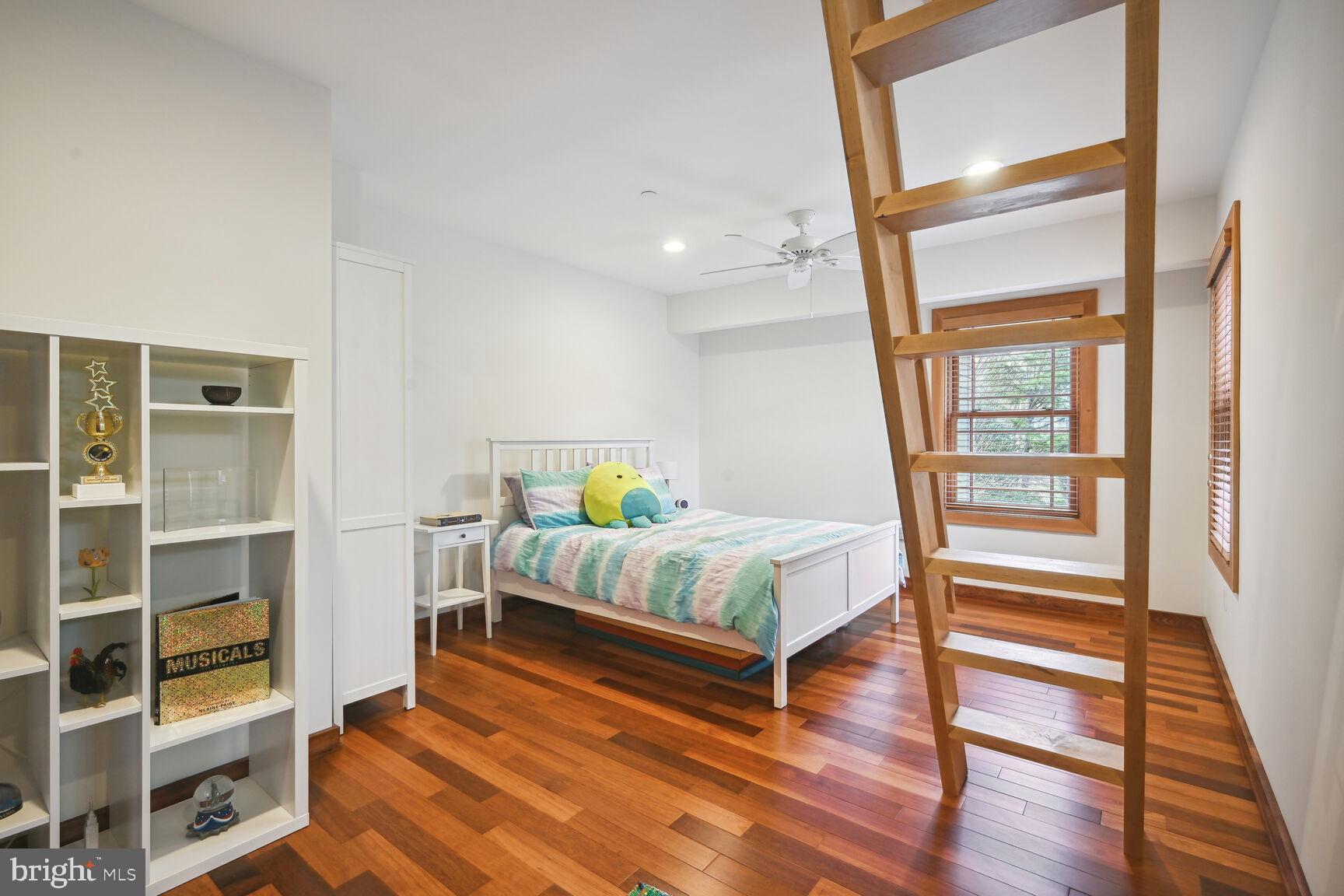 GREENWICH FOREST - Residential