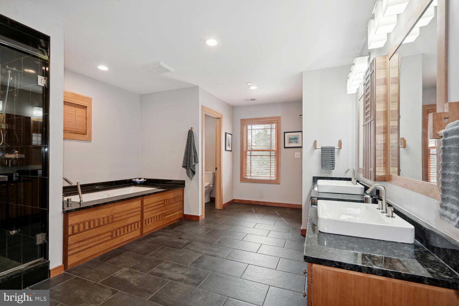 GREENWICH FOREST - Residential