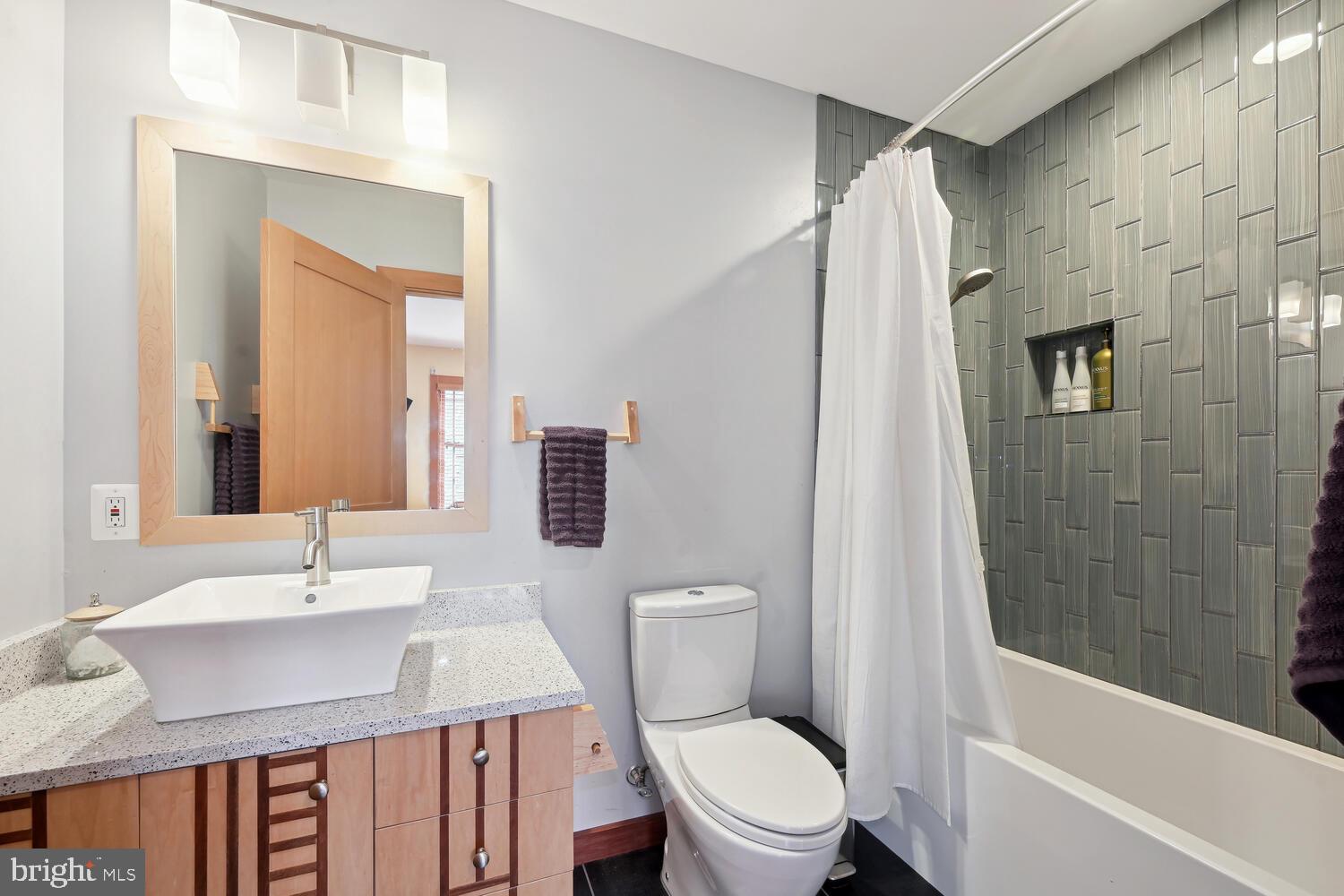 GREENWICH FOREST - Residential