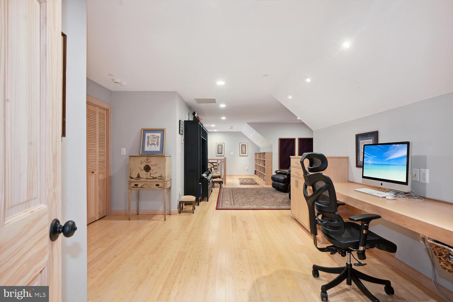 GREENWICH FOREST - Residential