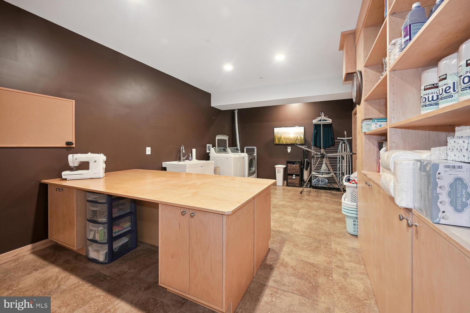 GREENWICH FOREST - Residential