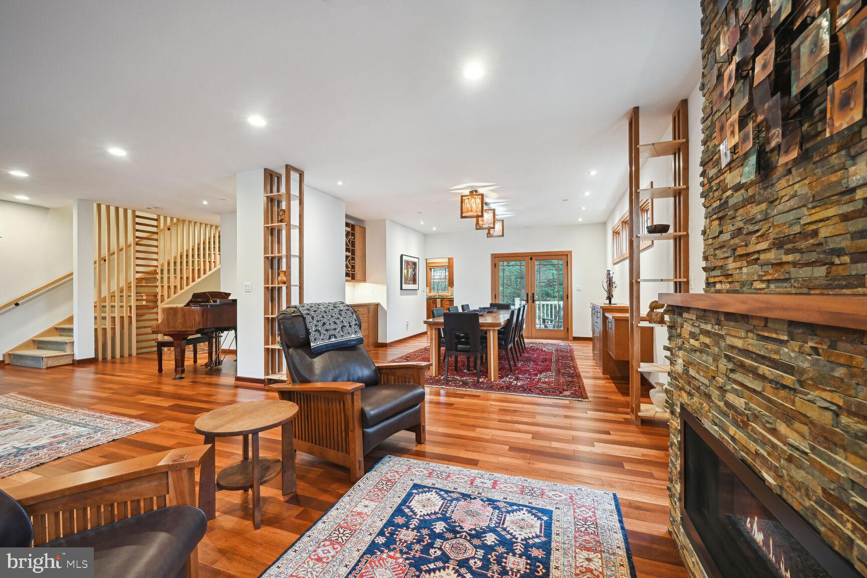 GREENWICH FOREST - Residential