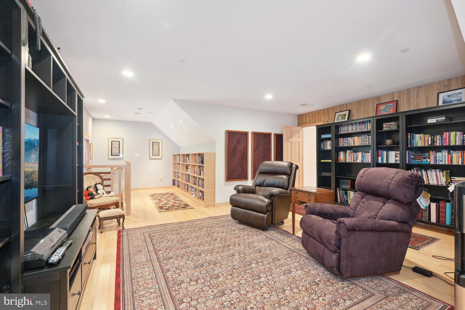 GREENWICH FOREST - Residential