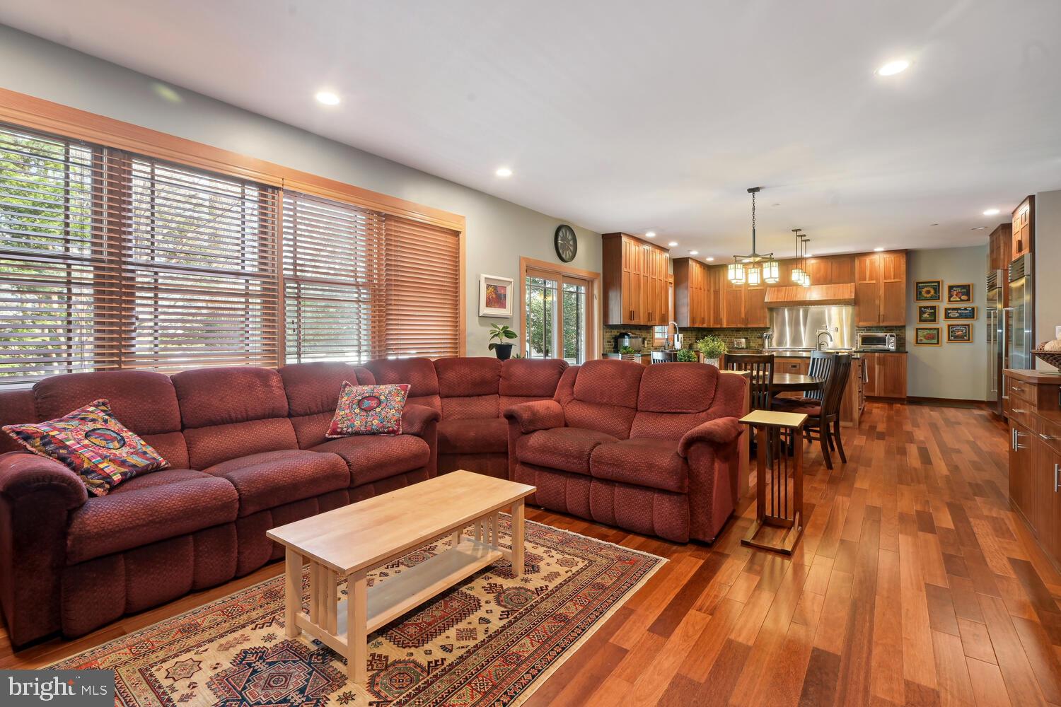 GREENWICH FOREST - Residential