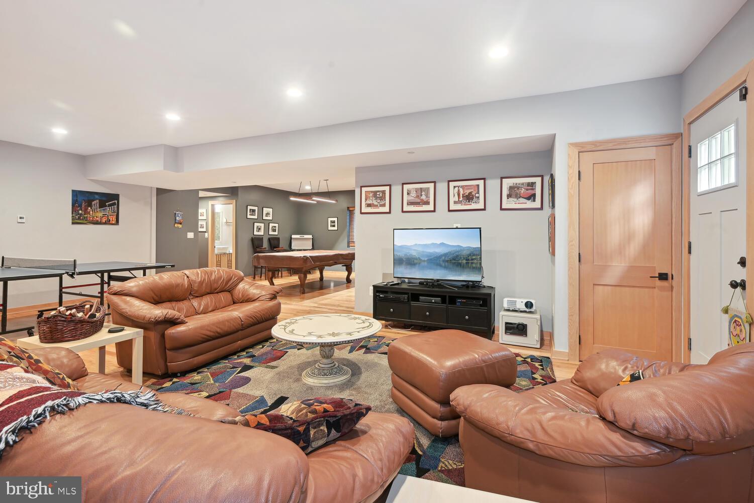 GREENWICH FOREST - Residential