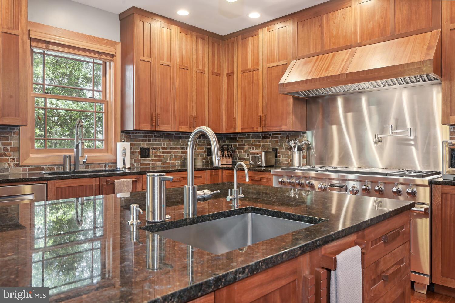 GREENWICH FOREST - Residential