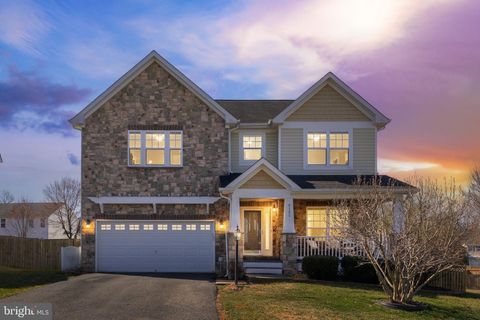 Photo of 4185 Agency Loop, TRIANGLE, VA 22172 (MLS # VAPW2113594)