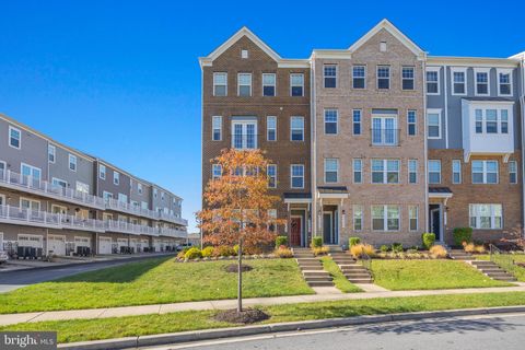 Property photo of 3729 Silver View Lane 175, Upper Marlboro, MD 20772