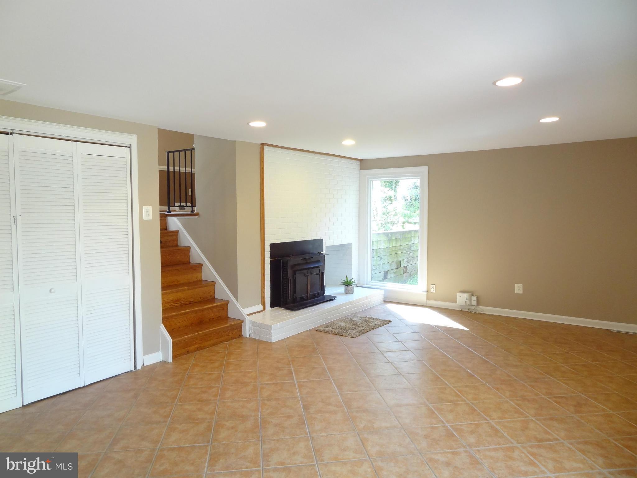 RAYMONDALE - Residential