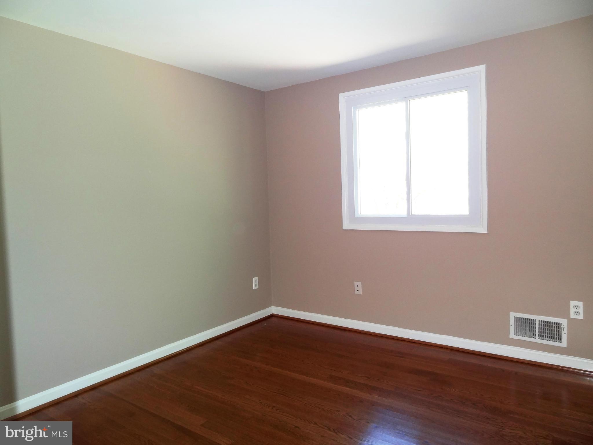 RAYMONDALE - Residential