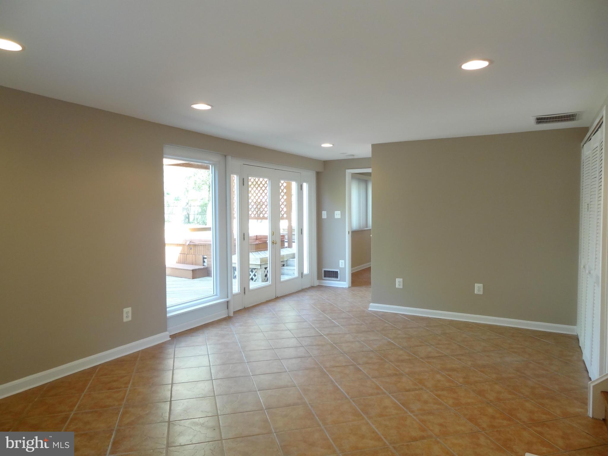 RAYMONDALE - Residential