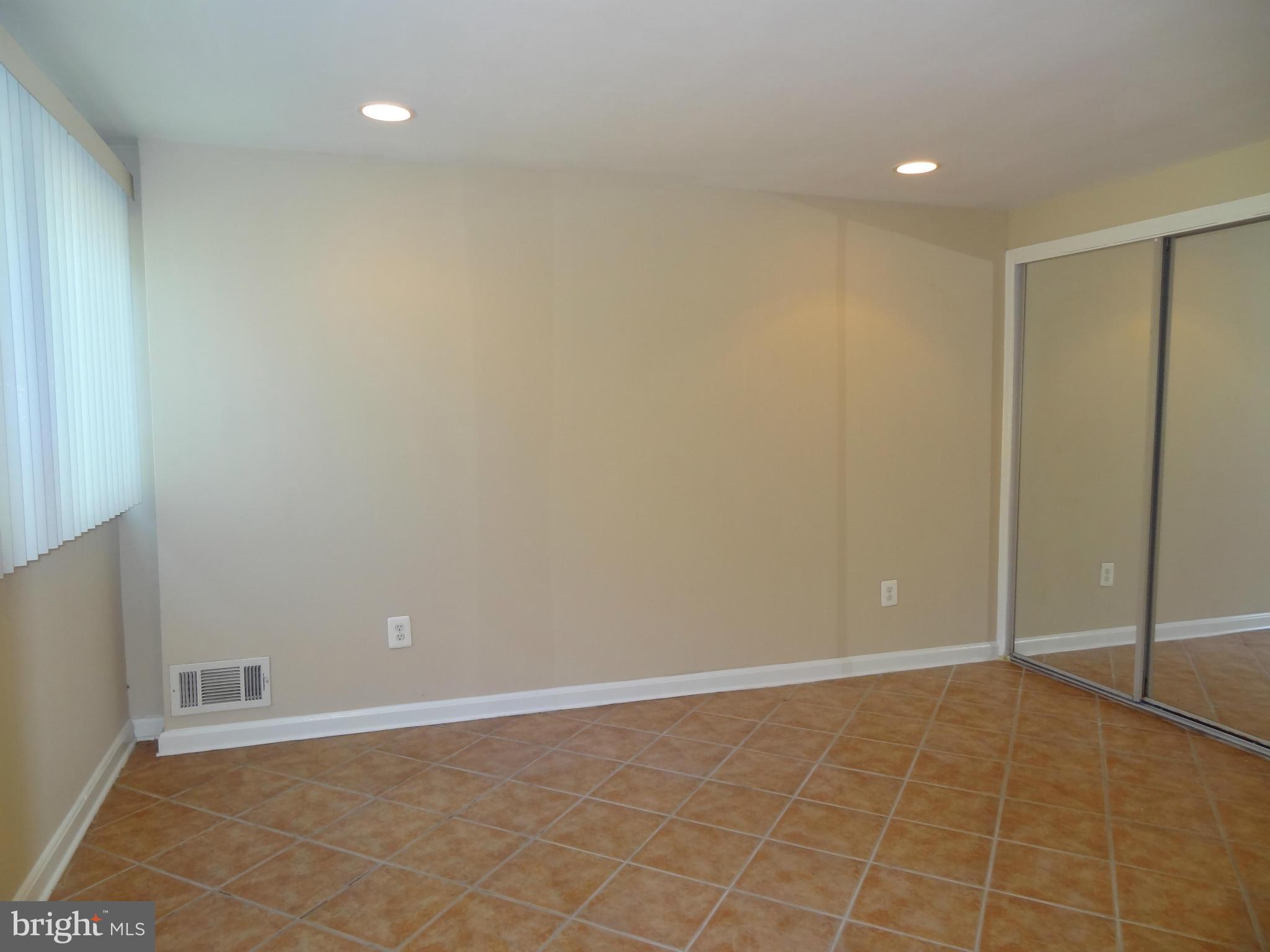 RAYMONDALE - Residential