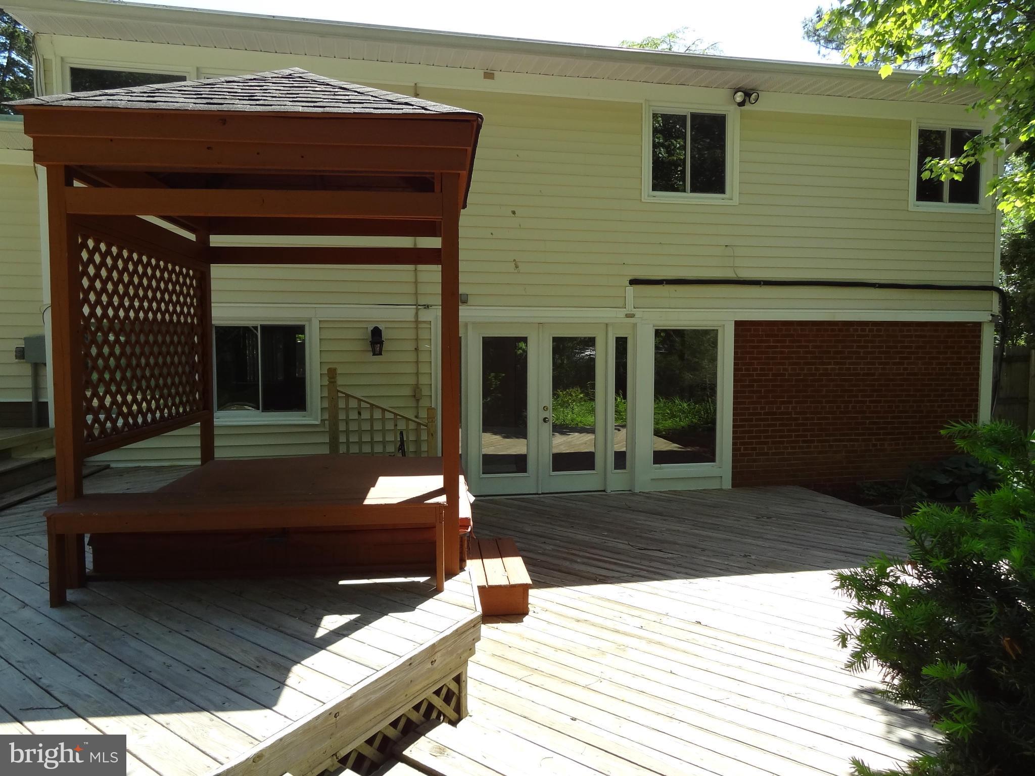 RAYMONDALE - Residential