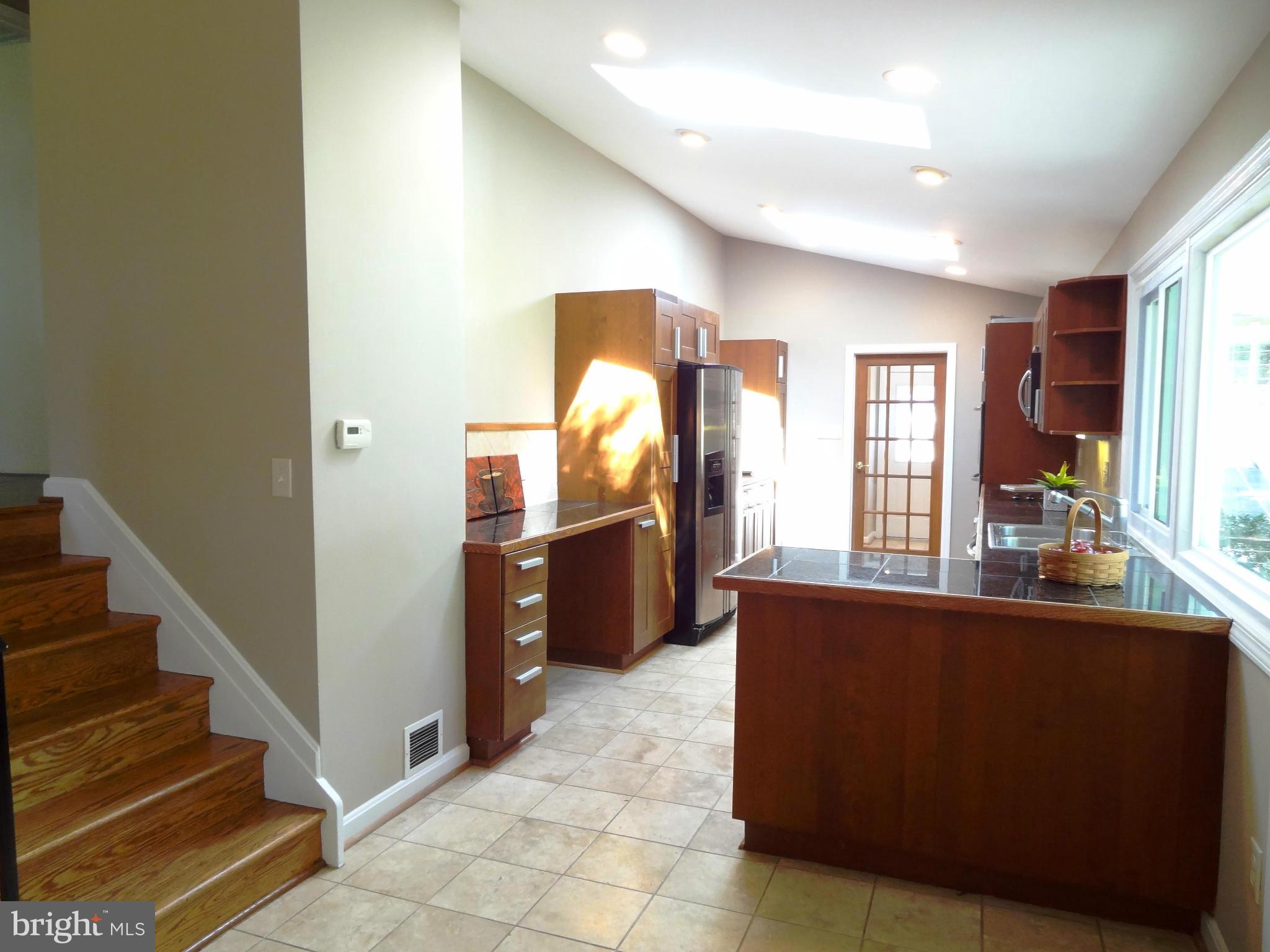 RAYMONDALE - Residential