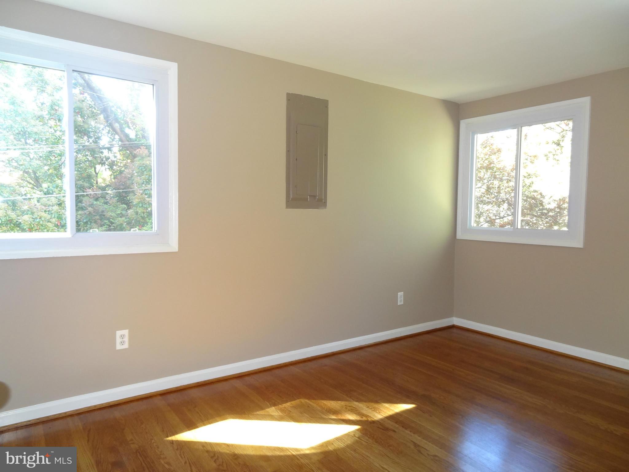 RAYMONDALE - Residential