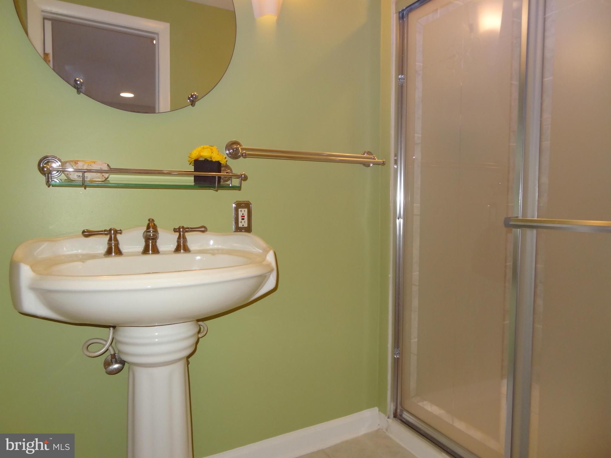 RAYMONDALE - Residential