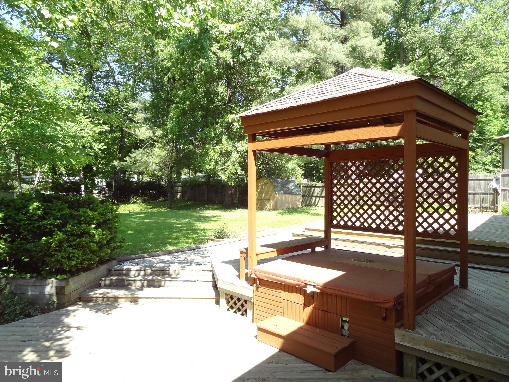 RAYMONDALE - Residential