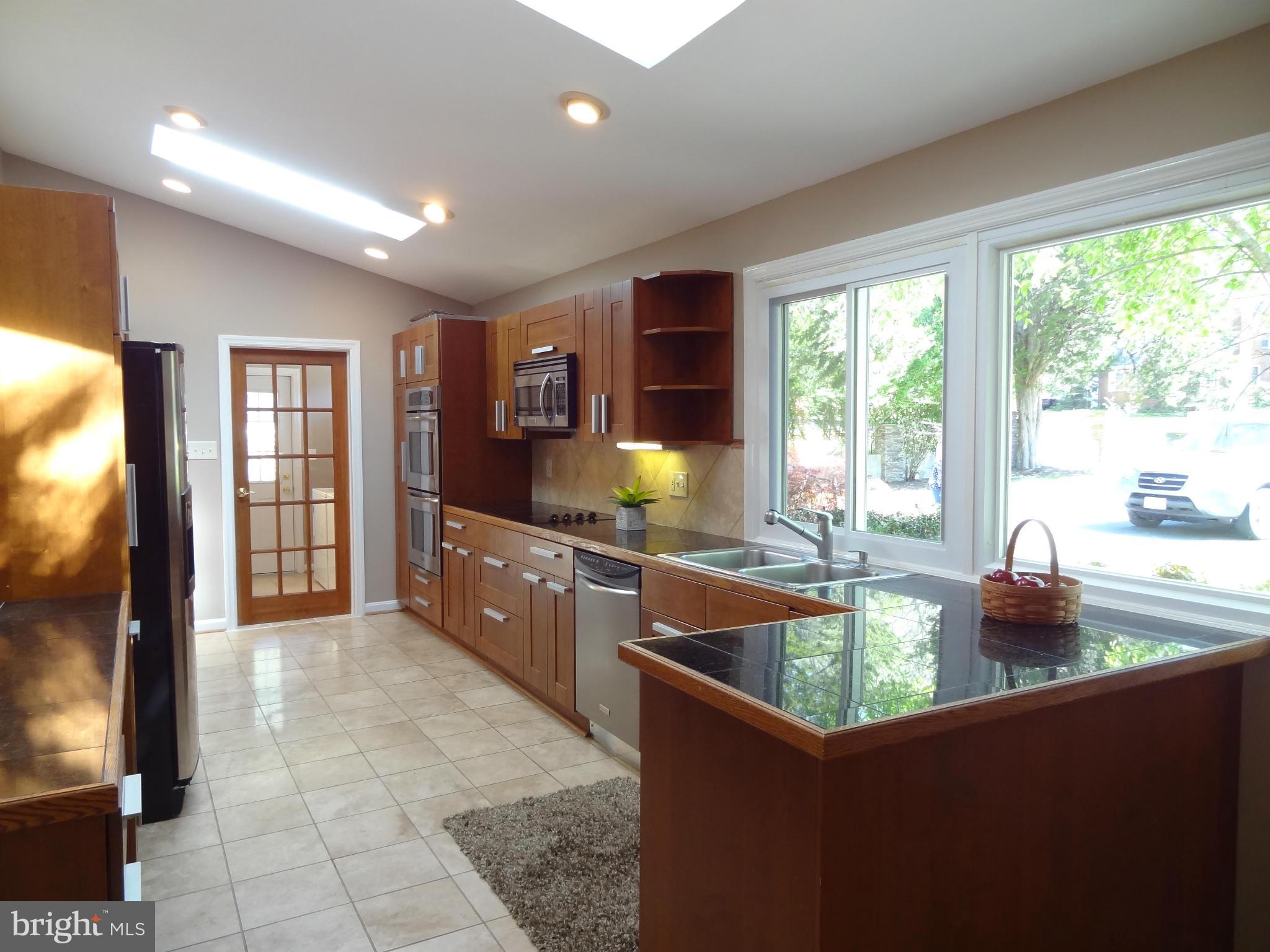 RAYMONDALE - Residential