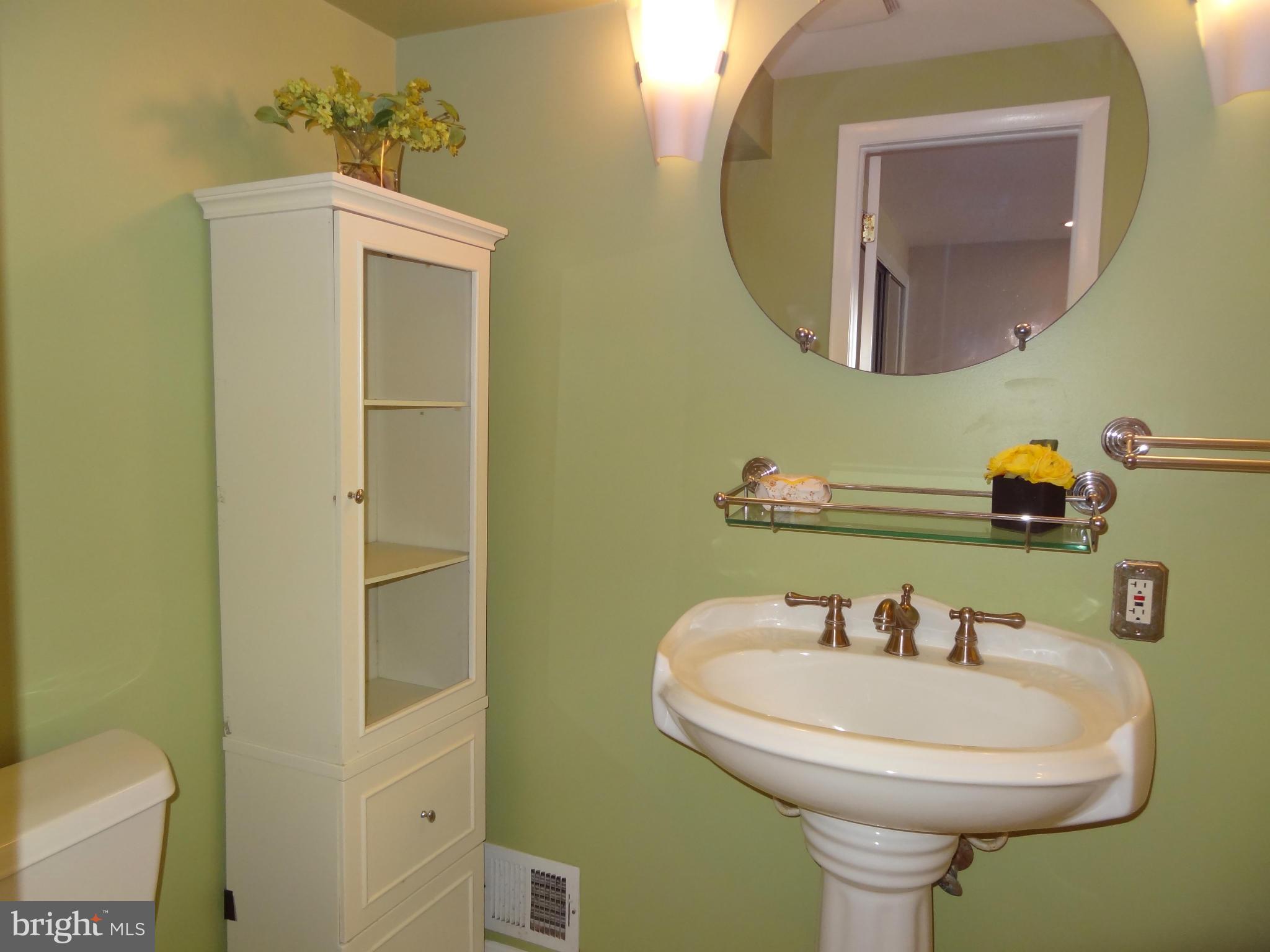 RAYMONDALE - Residential