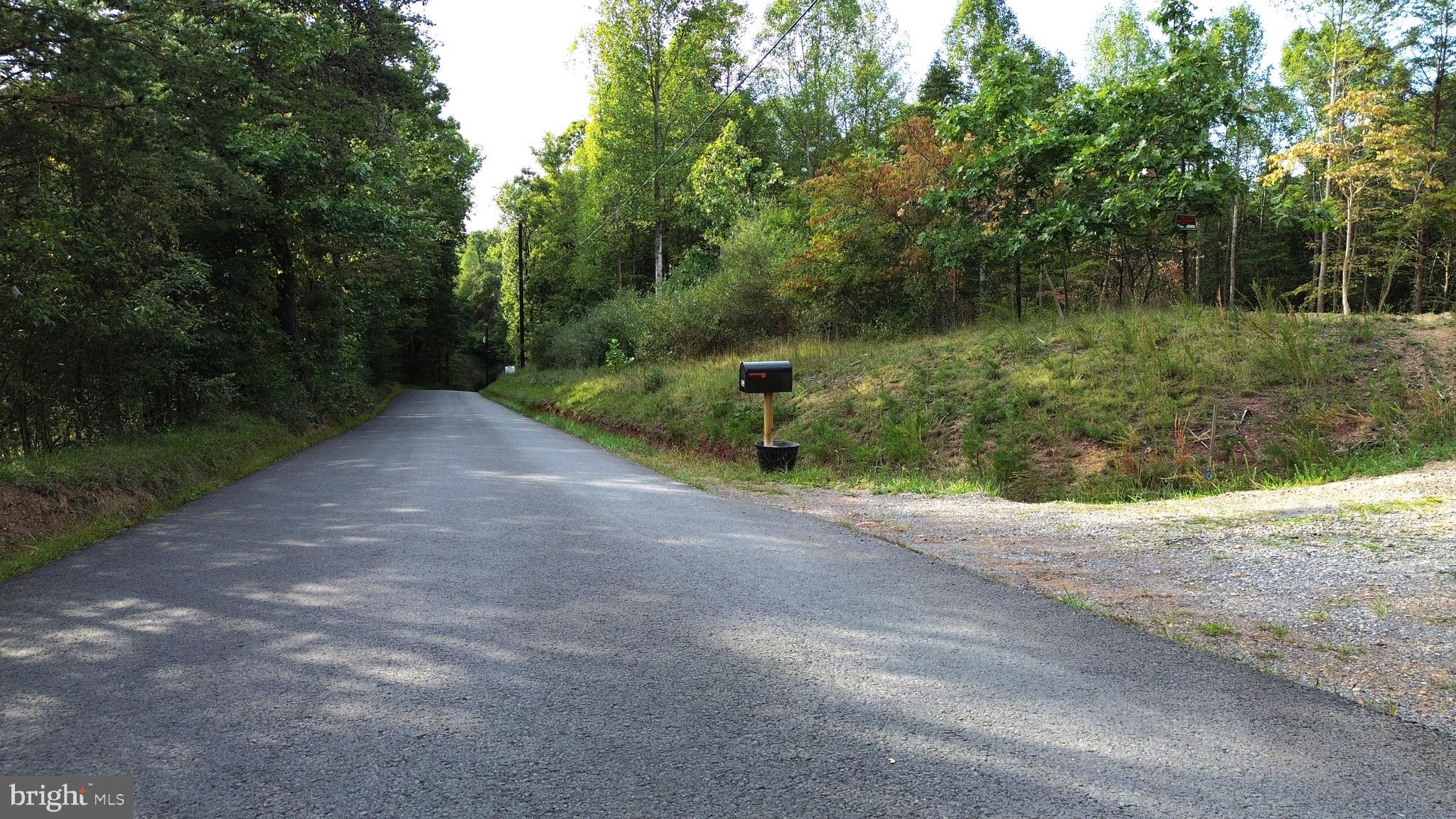 HIGHLAND HILLS - Land