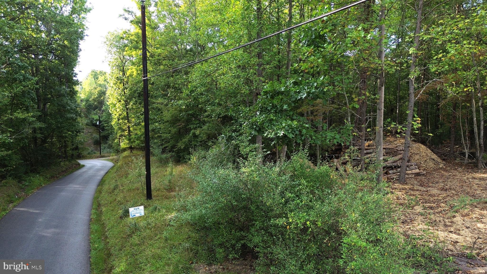 HIGHLAND HILLS - Land