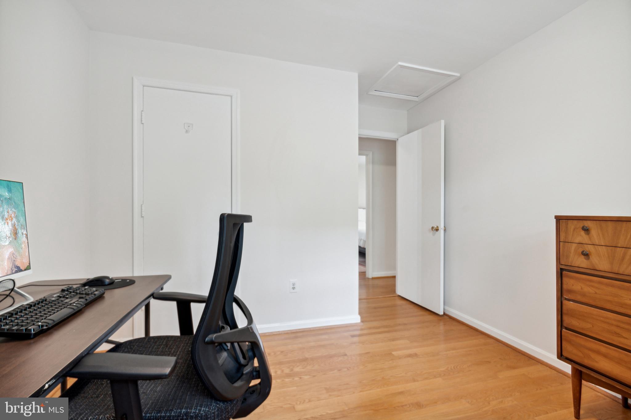 WOODACRES - Residential Lease