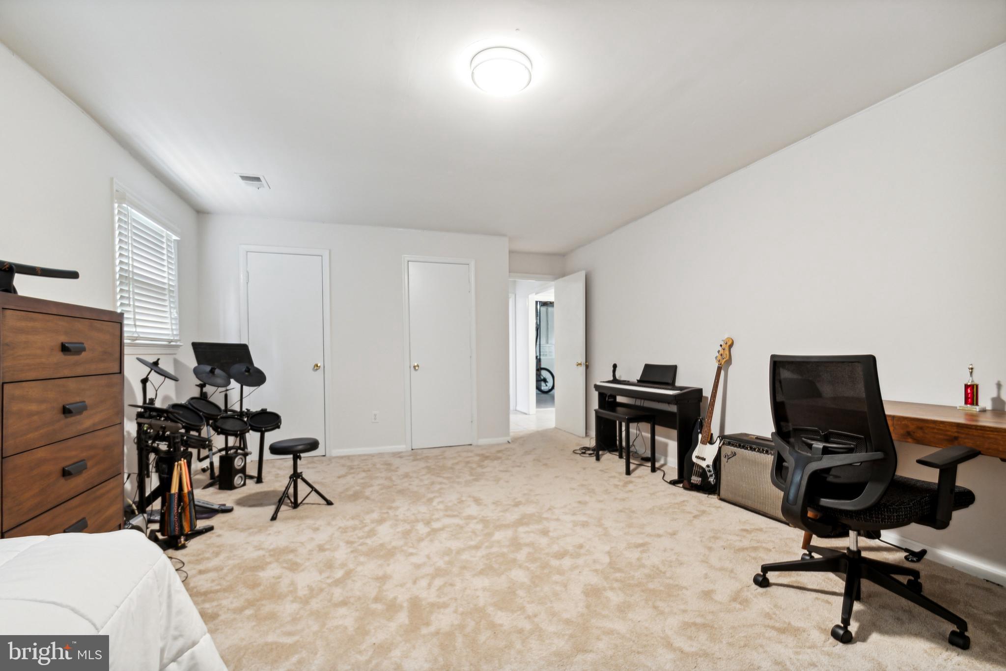 WOODACRES - Residential Lease