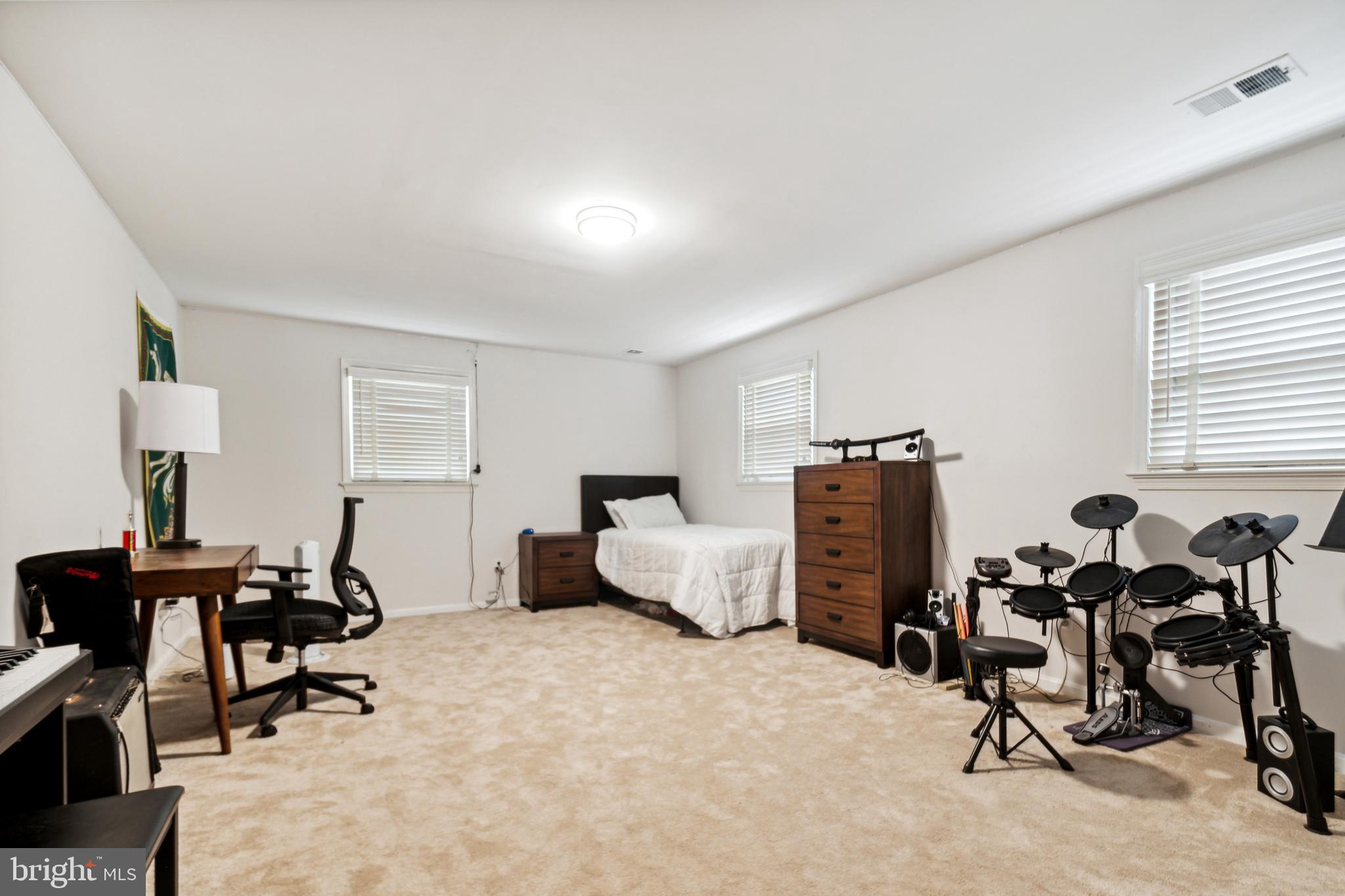 WOODACRES - Residential Lease